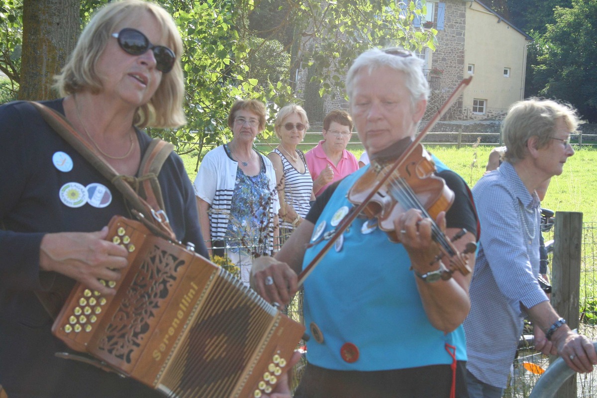 Music time with Maids of the Mill
